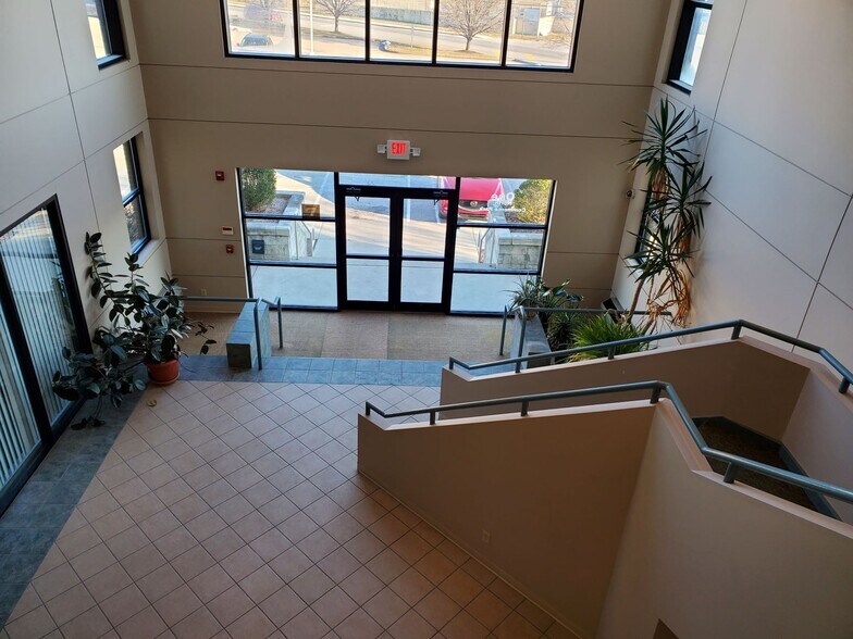 More Photos Of 1 N Commerce Park Dr, Lockland Medical For Lease