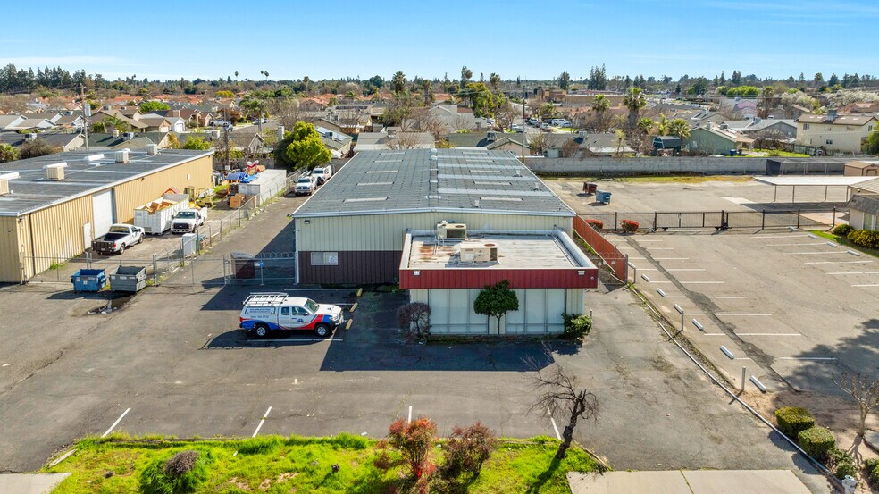More Photos Of 5234 E Pine Ave, Fresno Warehouse For Lease