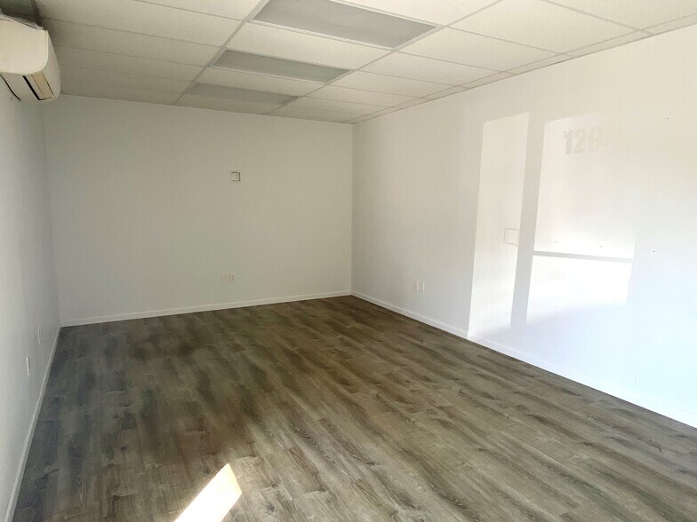 More Photos Of 12947-12959 SE Suzanne Dr, Hobe Sound Warehouse For Sale