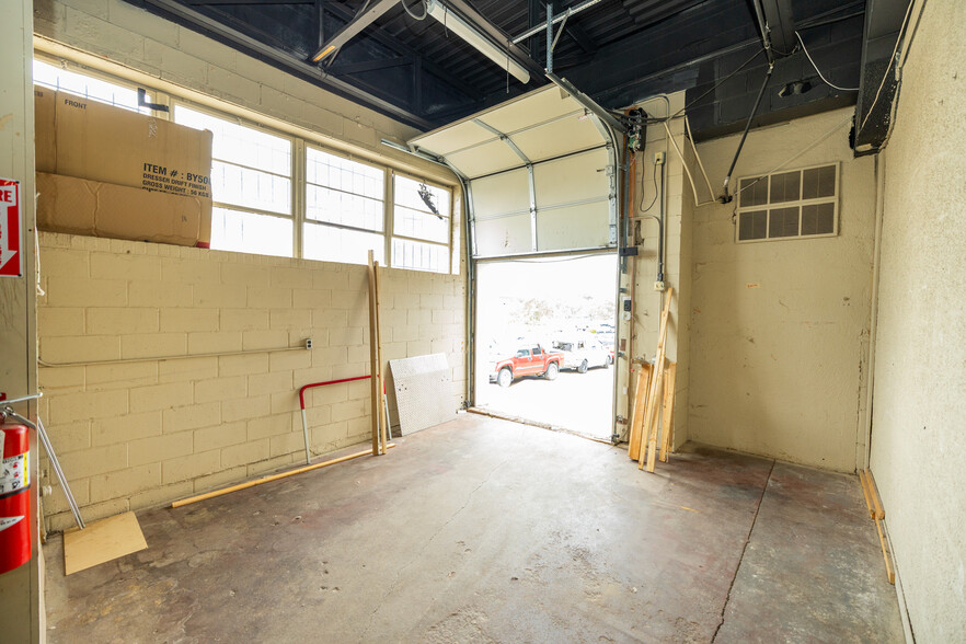 More Photos Of 1016-1020 N 10th St, Kansas City Light Distribution For Sale