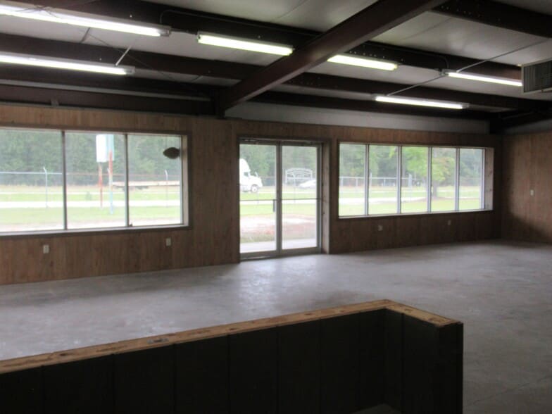 More Photos Of 220 SE Pike Rd, Sumter Garden Center For Lease