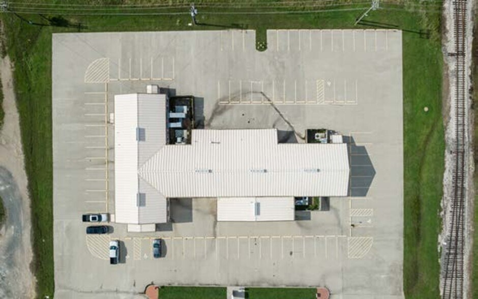 More Photos Of 228 Texas Ave, Hooks Office For Lease