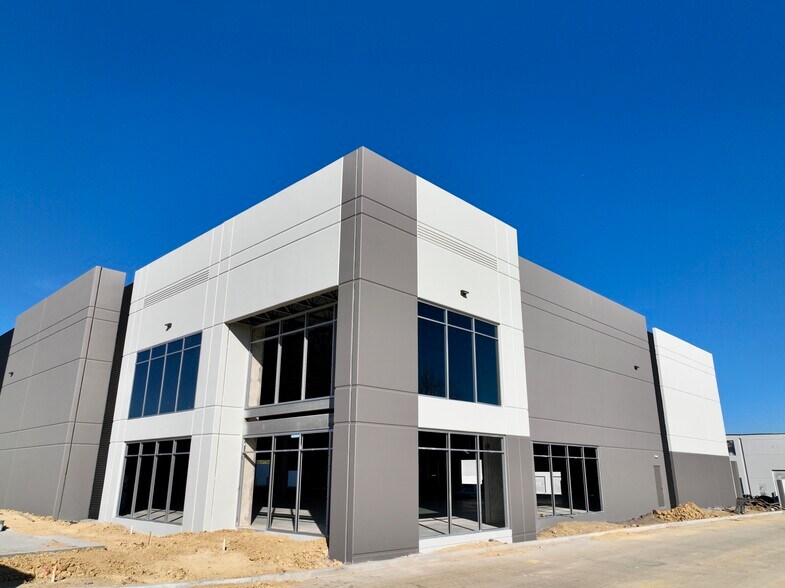 More Photos Of 200 Stephens St, Arlington Warehouse For Sale