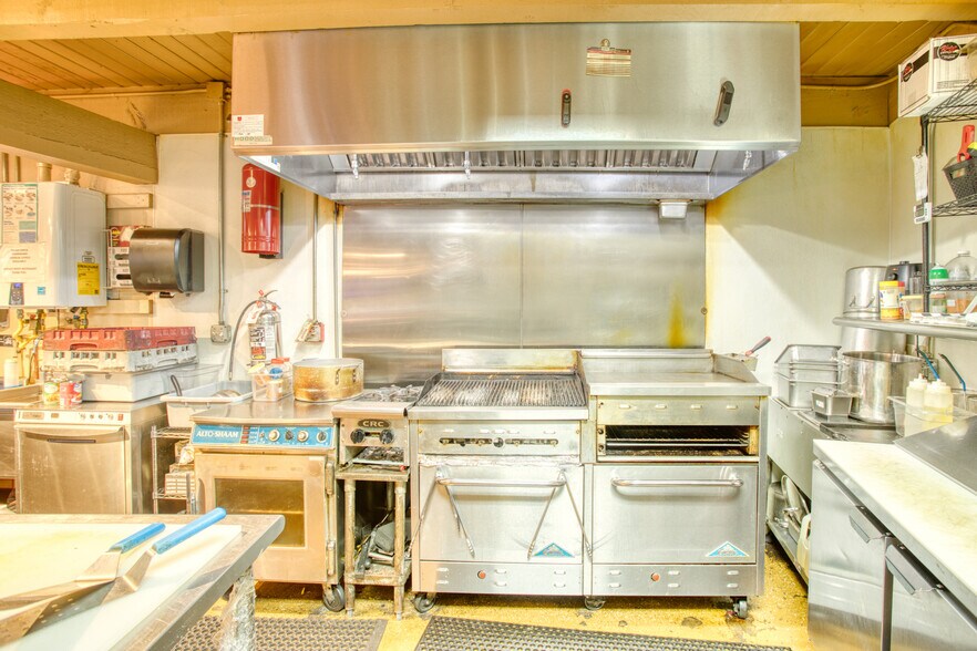 More Photos Of 4207 W White Mountain Blvd, Lakeside Restaurant For Sale