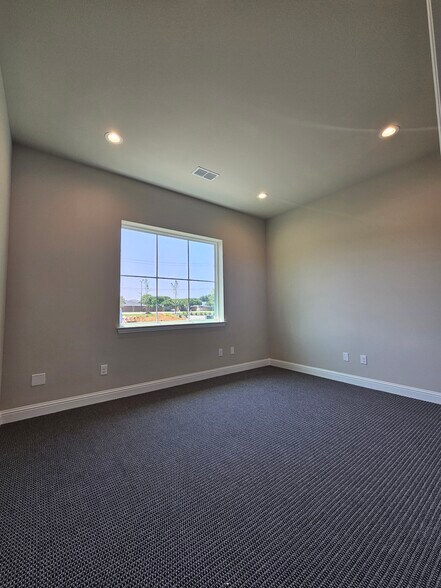 More Photos Of 2601 Little Elm Pky, Little Elm Office For Sale