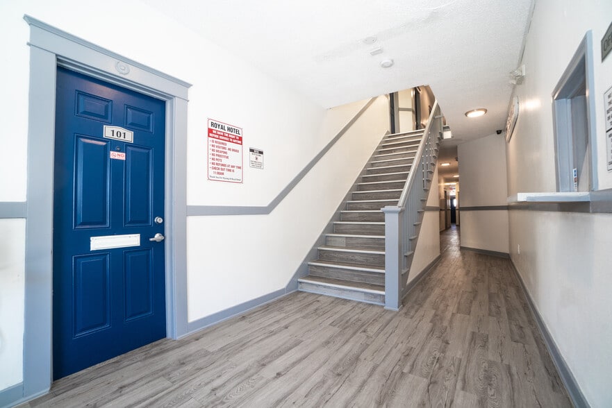 More Photos Of 238 W 10th St, San Pedro Hotel For Sale