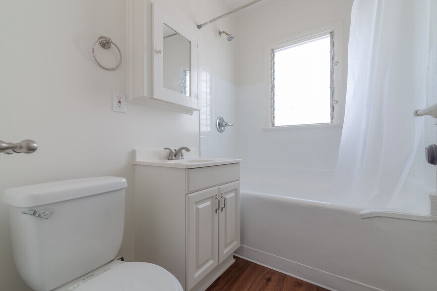 More Photos Of 406-408 S Grevillea Ave, Inglewood Apartments For Sale