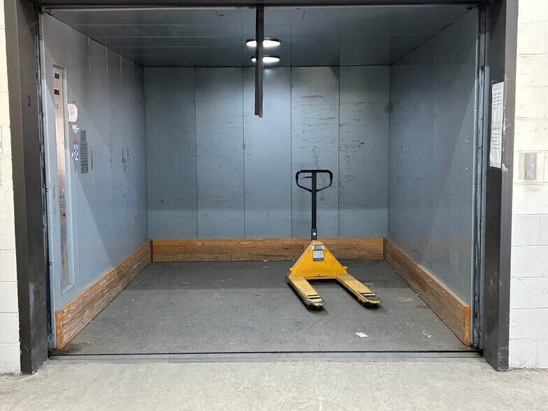 More Photos Of 450 Murray Hill Pky, East Rutherford Warehouse For Lease