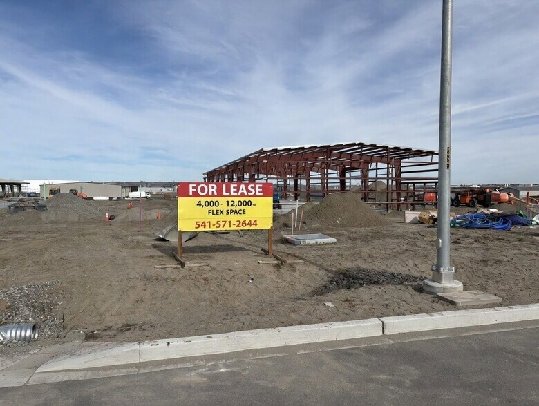 More Photos Of 2574 Henderson Loop, Richland Warehouse For Lease