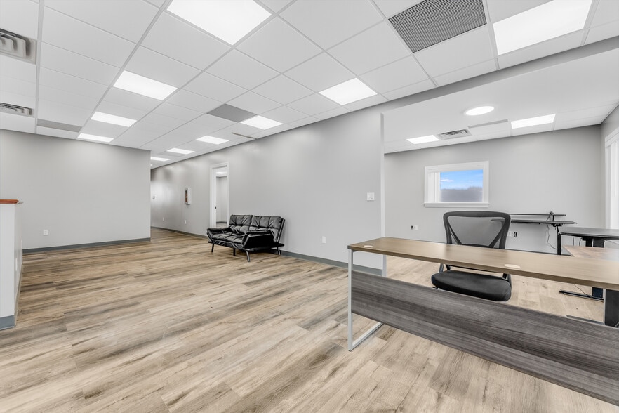 More Photos Of 205 10th St, Fairmont Office For Sale