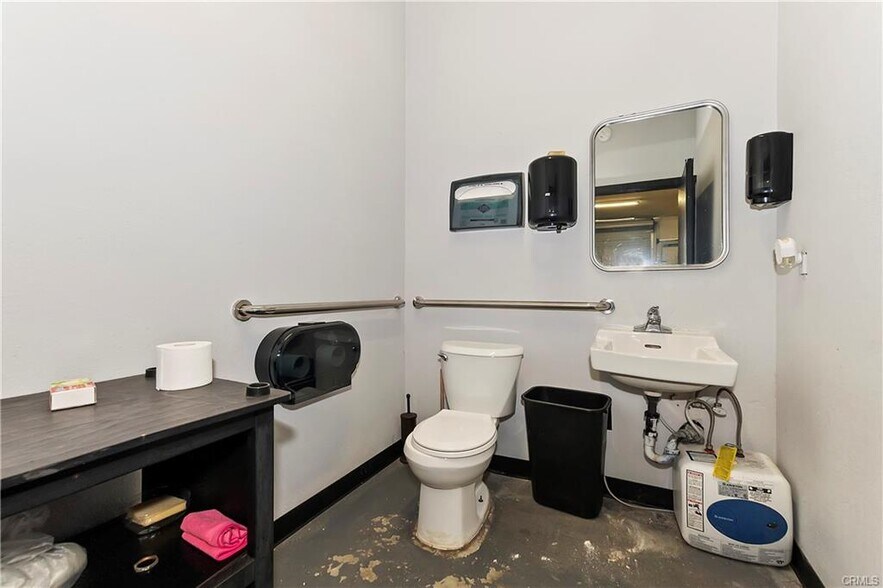 More Photos Of 2455 Hunsaker, Running Springs Industrial For Lease