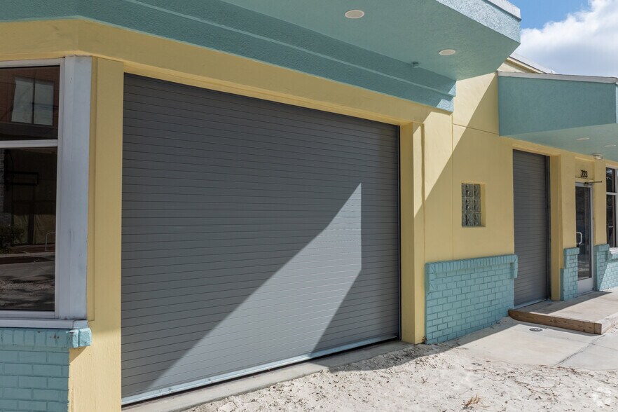 More Photos Of 223 S Main St, Gainesville Freestanding For Lease