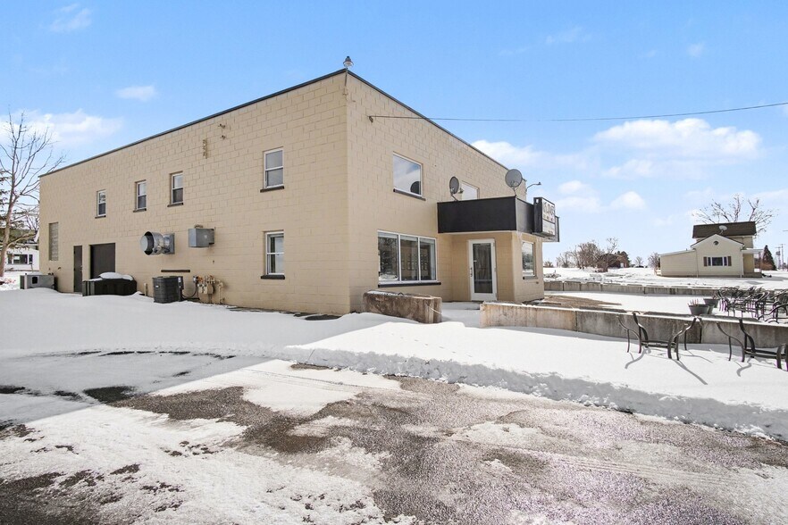 More Photos Of 328 Lake Road East Frk, Hamlin Restaurant For Sale