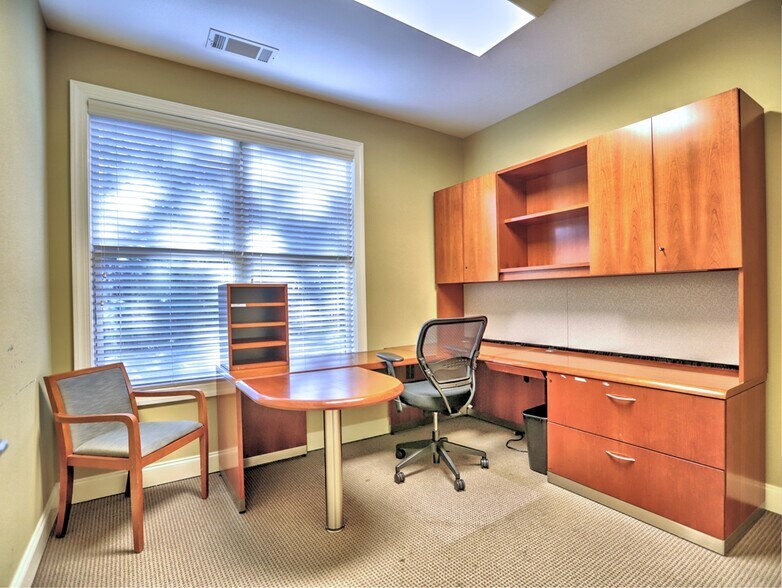 More Photos Of 2487 Cedarcrest Rd, Acworth Office For Lease