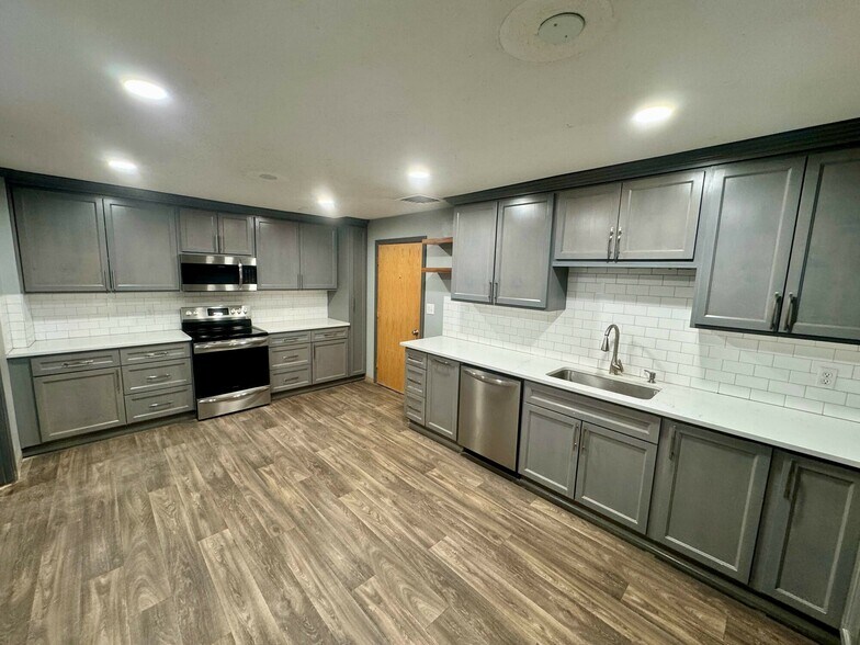 More Photos Of 7199 S Tull Rd, Canby Industrial For Lease