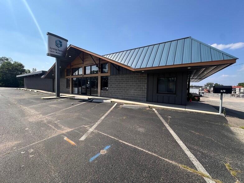 More Photos Of 1623-1635 Chicago Dr SW, Grand Rapids Freestanding For Lease