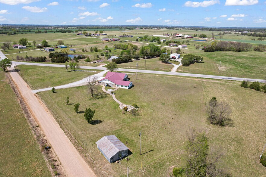 More Photos Of 58225 US-60, Fairland General Retail For Sale