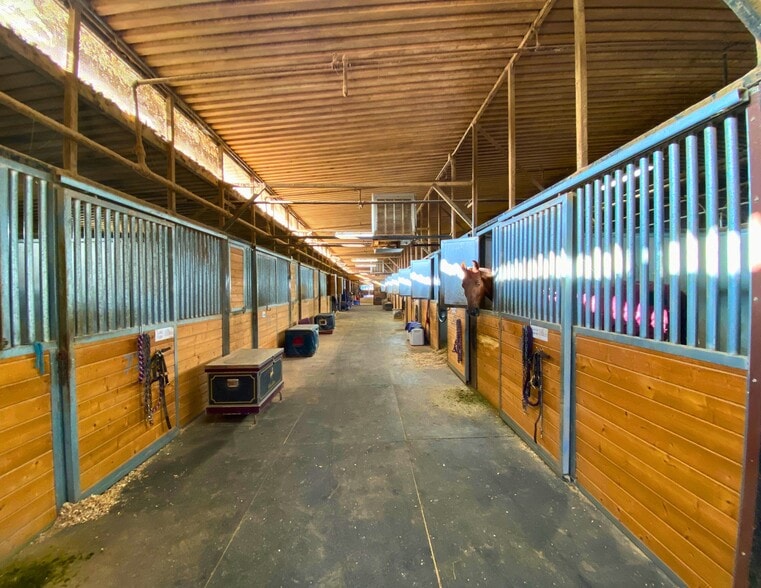 More Photos Of 1830 Riverside Dr, Glendale Horse Stables For Sale