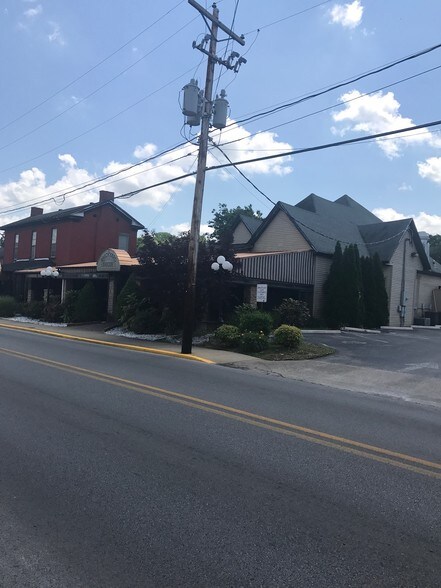 More Photos Of 1026-1038 Chestnut St, Bowling Green Restaurant For Sale