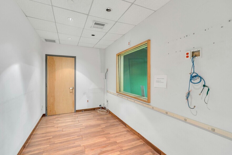 More Photos Of 535-547 W 45th St, New York Loft Creative Space For Lease