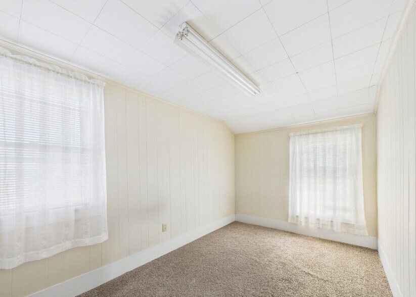 More Photos Of 6640 State Route 5 and 20, Bloomfield Manufacturing For Sale