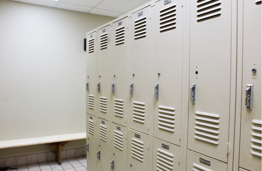 More Photos Of 4447 Thousand Oaks, San Antonio Freestanding For Sale