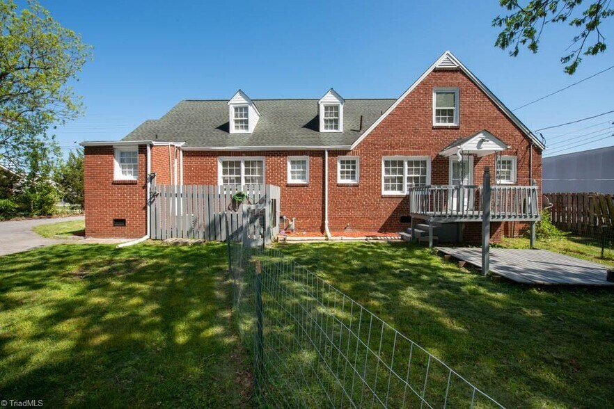 More Photos Of 2340 W English Rd, High Point Office For Sale