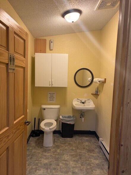More Photos Of 15614 Windrose Ln, Hayward Office For Lease