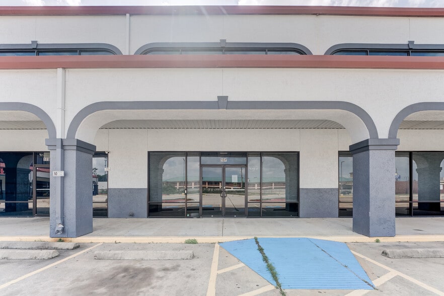 More Photos Of 324 Fm-1960 Rd, Houston General Retail For Sale