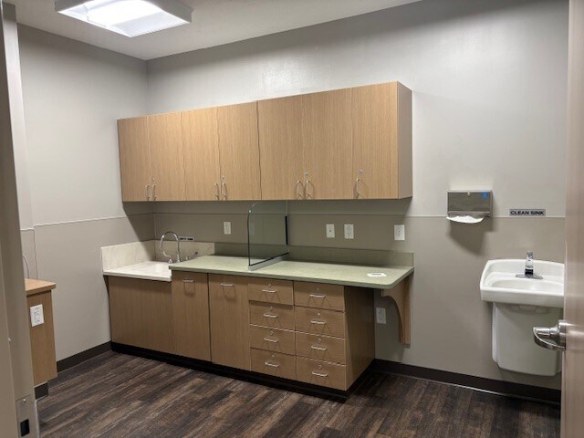 More Photos Of 601 Chamberlin Ave, Frankfort Medical For Sale