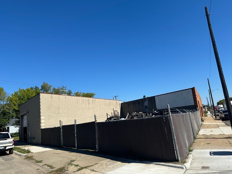 More Photos Of 5431 E Davison St, Detroit Warehouse For Sale