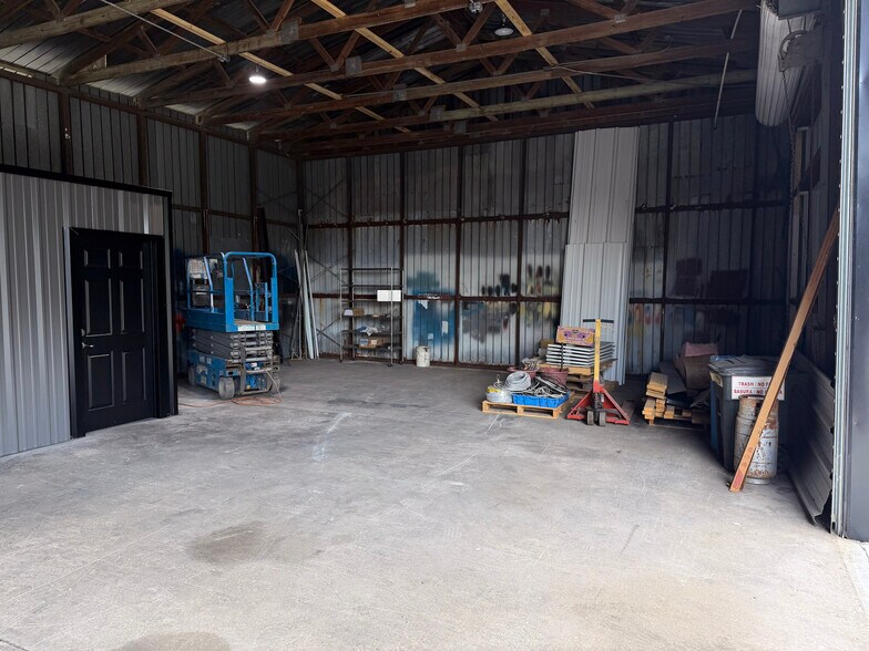 More Photos Of 301 Charlie Griffin Rd, Plant City Flex For Lease