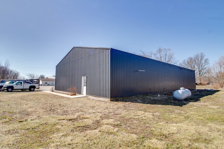 More Photos Of 200 Mounts st, Carlinville Industrial For Sale
