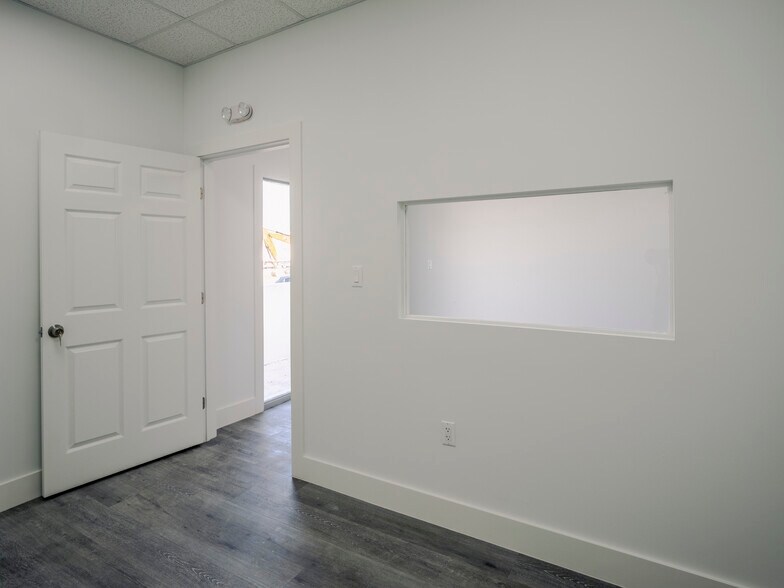 More Photos Of 6721 NW 36th Ave, Miami Distribution For Lease