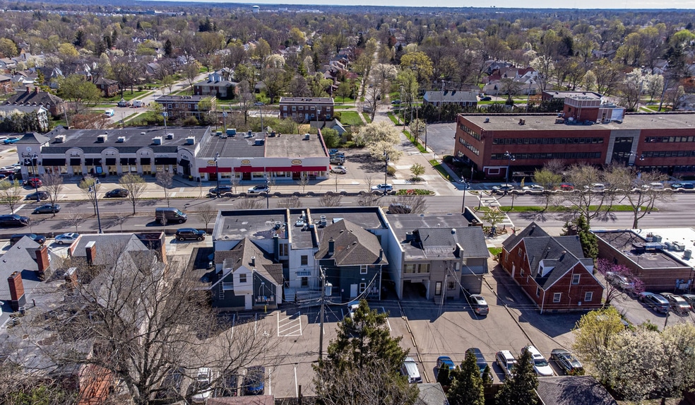 More Photos Of 2533-2537 Far Hills Ave, Oakwood Storefront Retail Office For Lease