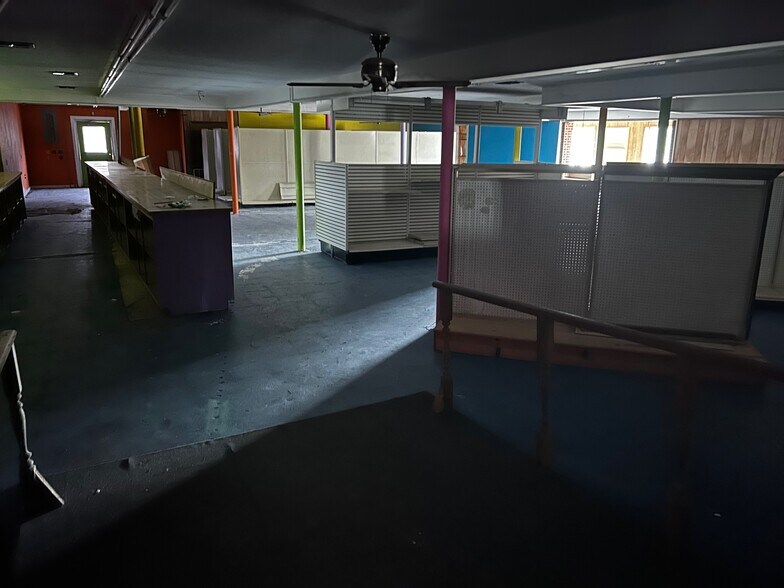 More Photos Of 502 Old Morton Rd, Forest Service Station For Sale