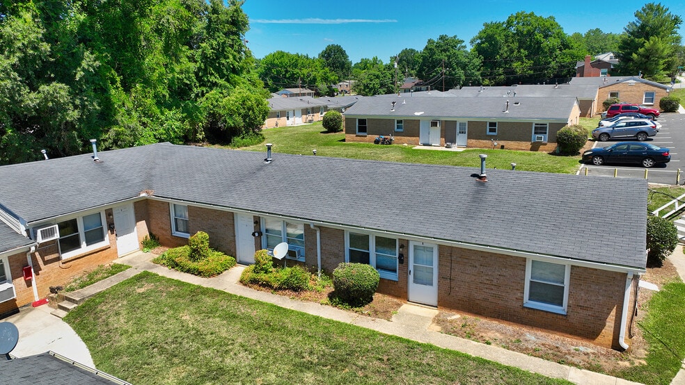 More Photos Of 904 Lowdermilk St, Greensboro Apartments For Sale