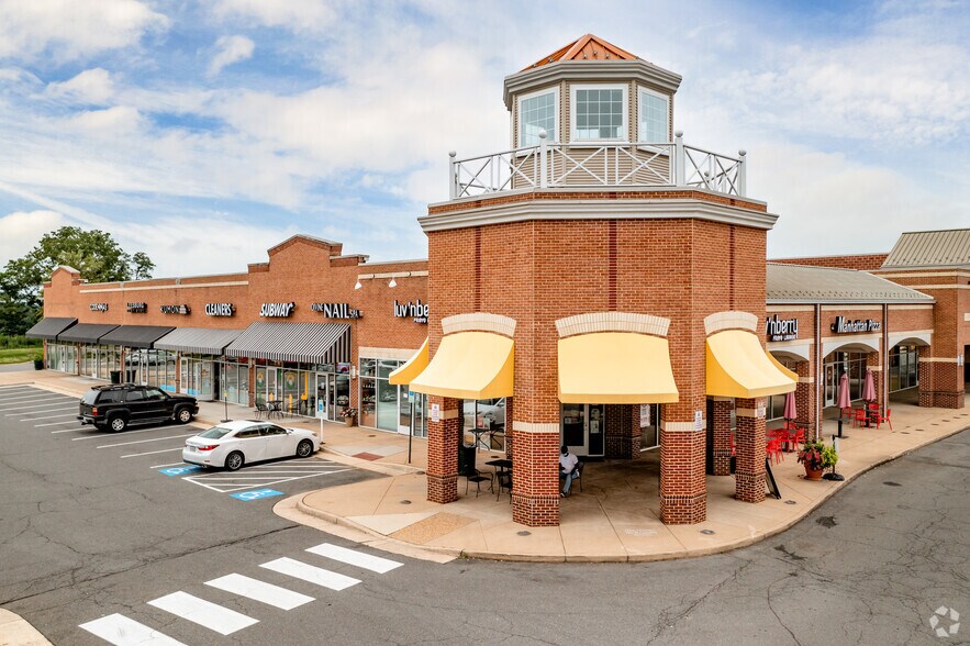 More Photos Of 623-665 Potomac Station Dr, Leesburg Storefront For Lease