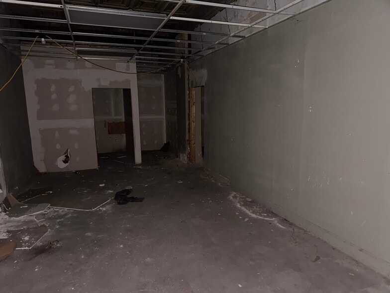 More Photos Of 369-371 S Central Ave, Columbus Bar For Sale