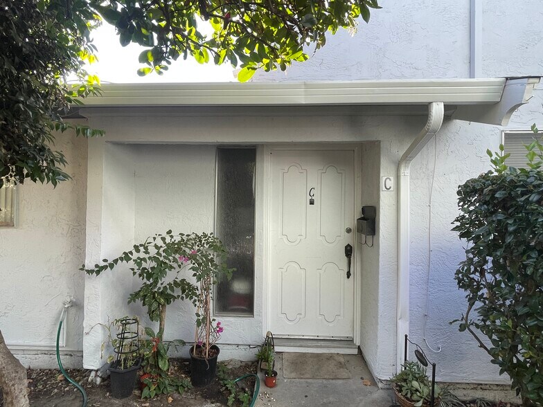More Photos Of 1093 Del Rio Circle, Concord Apartments For Sale