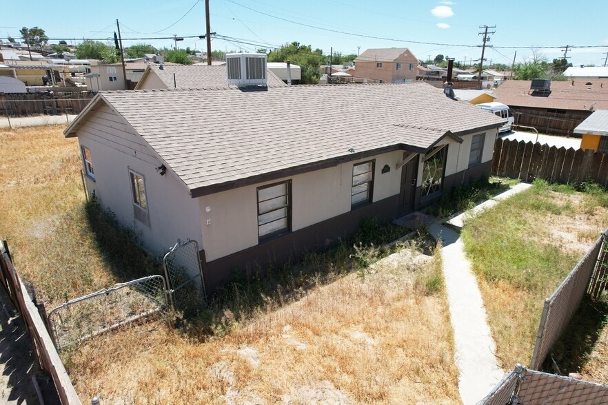 More Photos Of 25567 Main St, Barstow Multifamily For Sale