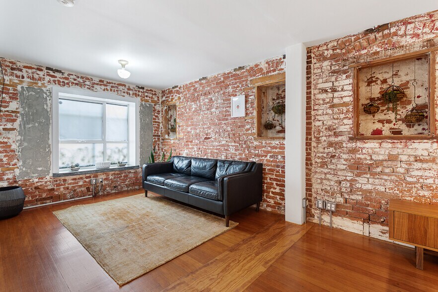 More Photos Of 1322 Innes Pl, Venice Office Residential For Sale