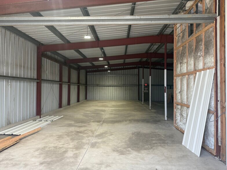 More Photos Of 90574 Monya Ln, Eugene Warehouse For Lease