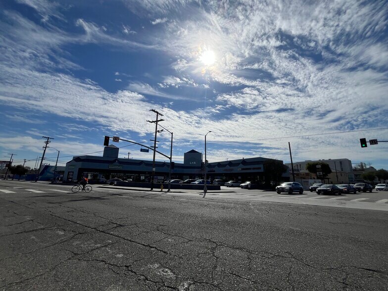 More Photos Of 303-317 Lincoln Blvd, Venice Unknown For Lease