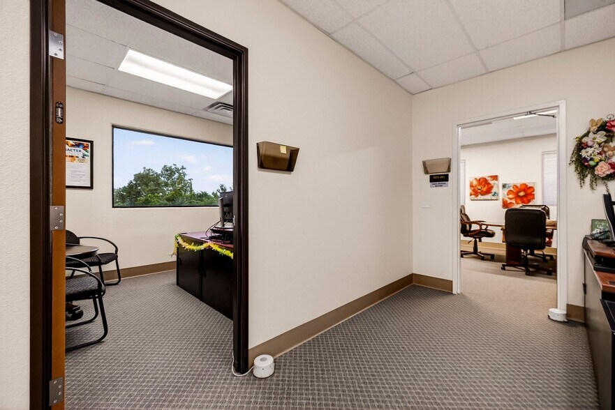More Photos Of 604 E Walker St, Orland Office For Sale
