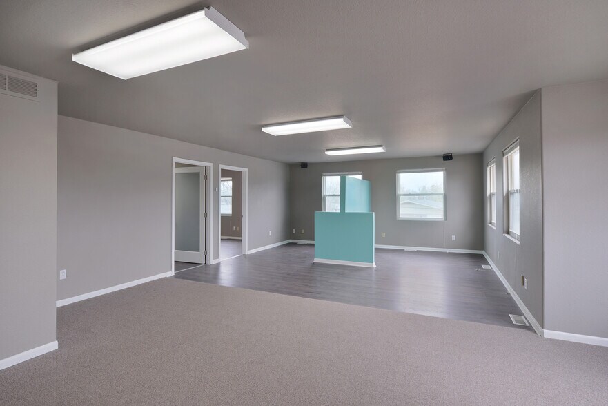 More Photos Of 1405 Madison Ave, Loveland Showroom For Sale