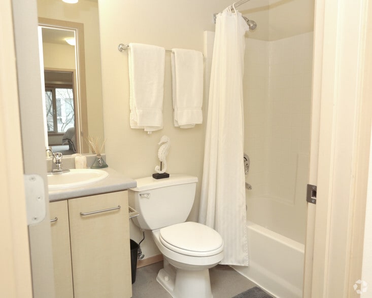 More Photos Of 1133 Lake Washington Blvd, Renton Apartments For Lease