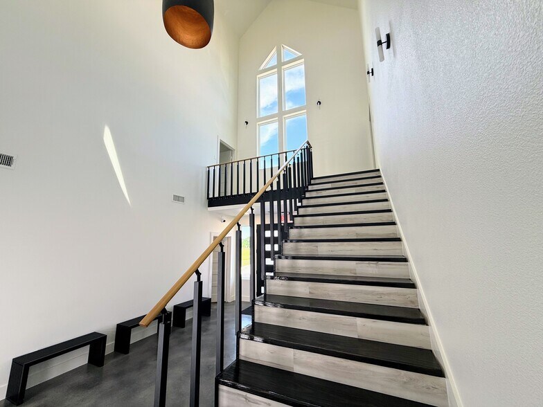 More Photos Of 1105 W Cottage Hill Pky, Celina Lodge Meeting Hall For Sale