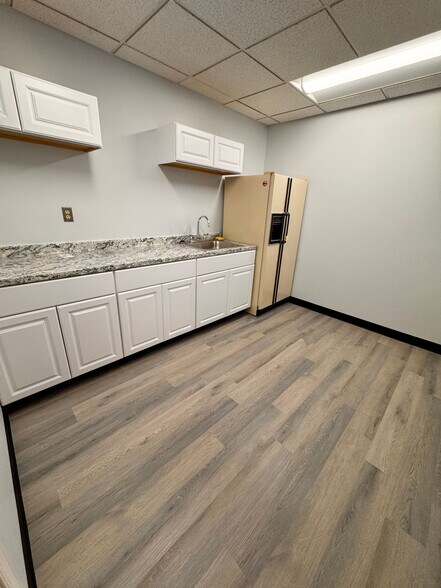 More Photos Of 8835 Columbia 100 Pky, Columbia Flex For Lease