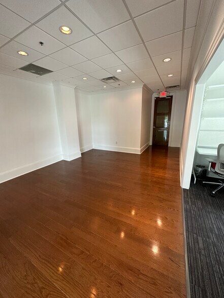 More Photos Of 3621 Vinings Slope SE, Atlanta Loft Creative Space For Sale